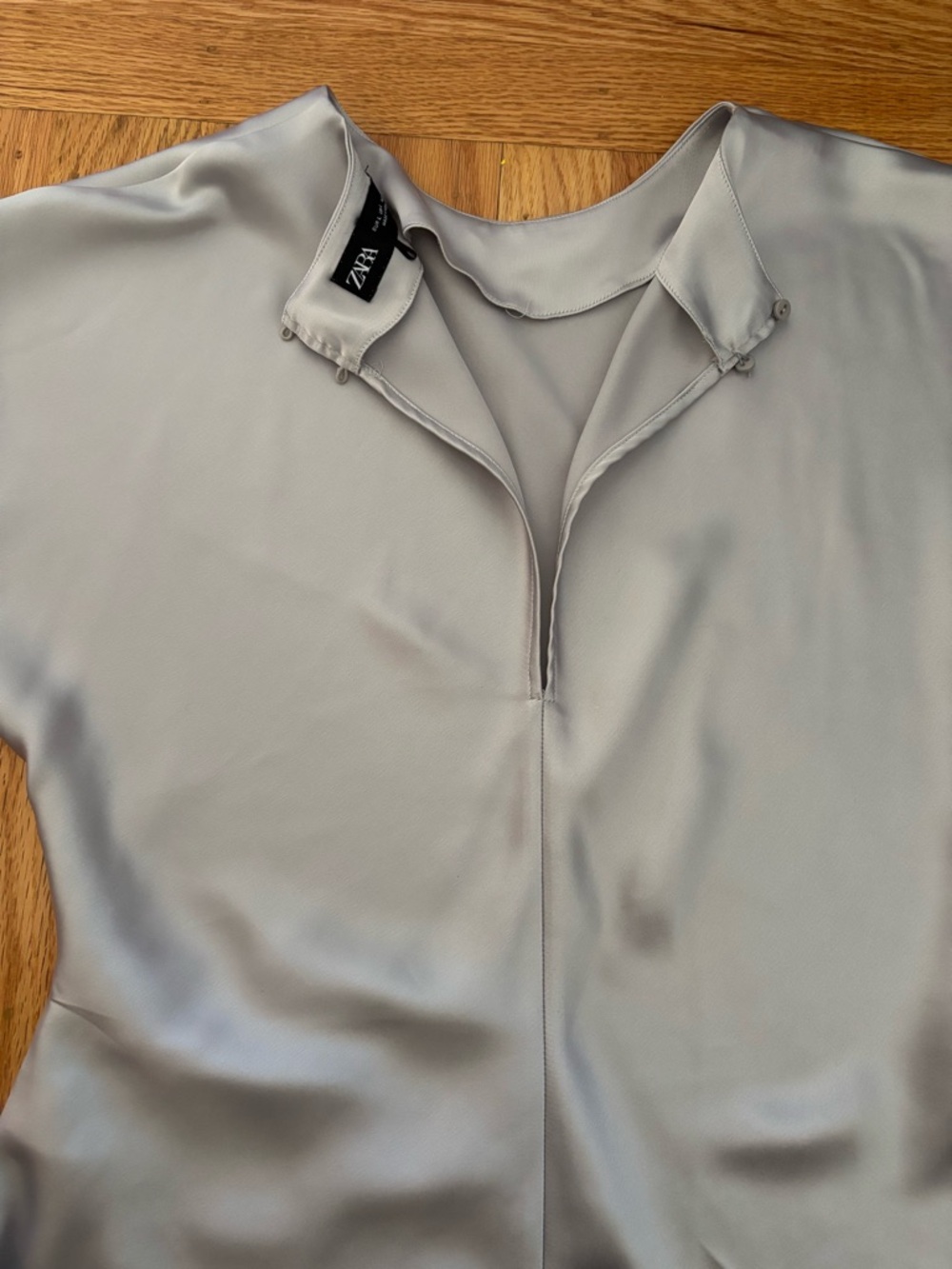 Zara Satin Cap Sleeve Top in Light Gray with gathered side in size Large - Picture 3 of 4